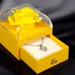 שרשרת לב משובצת