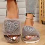 נעלי בית - חום- לב משובץ