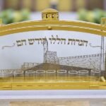 חנוכיה מהודרת כולל כוסיות להדלקה